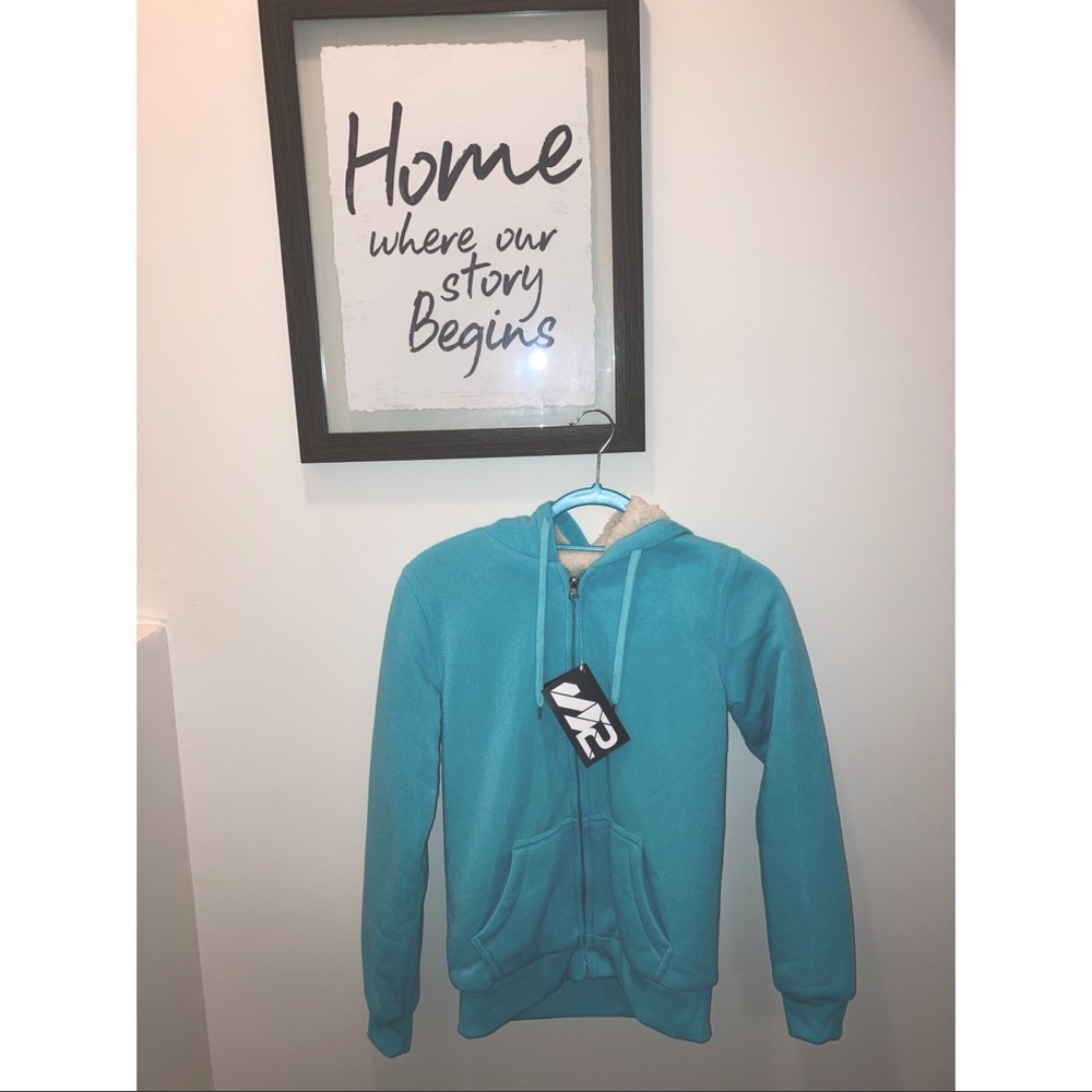 NWT Woman’s S2 Sportswear Sherpa Hoodie 💙